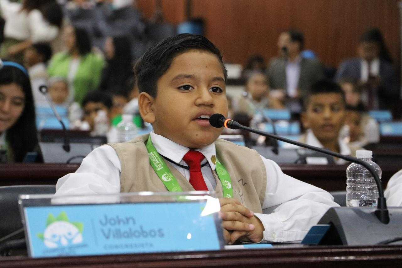 John Williams Villalobos: Un mensaje de esperanza y cuidado del medio ambiente para los niños de Honduras